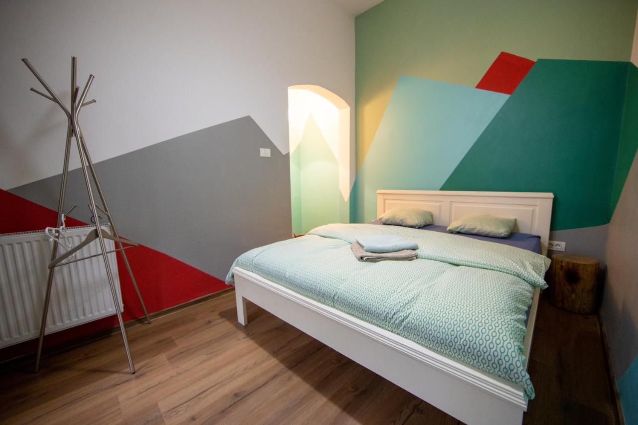 Hostel Cornel Timisoara Ngoại thất bức ảnh